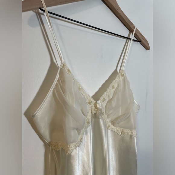 VTG Delicates White Peignoir Set Pearl & Lace Details Medium Bridal Nightgown - Picture 5 of 12